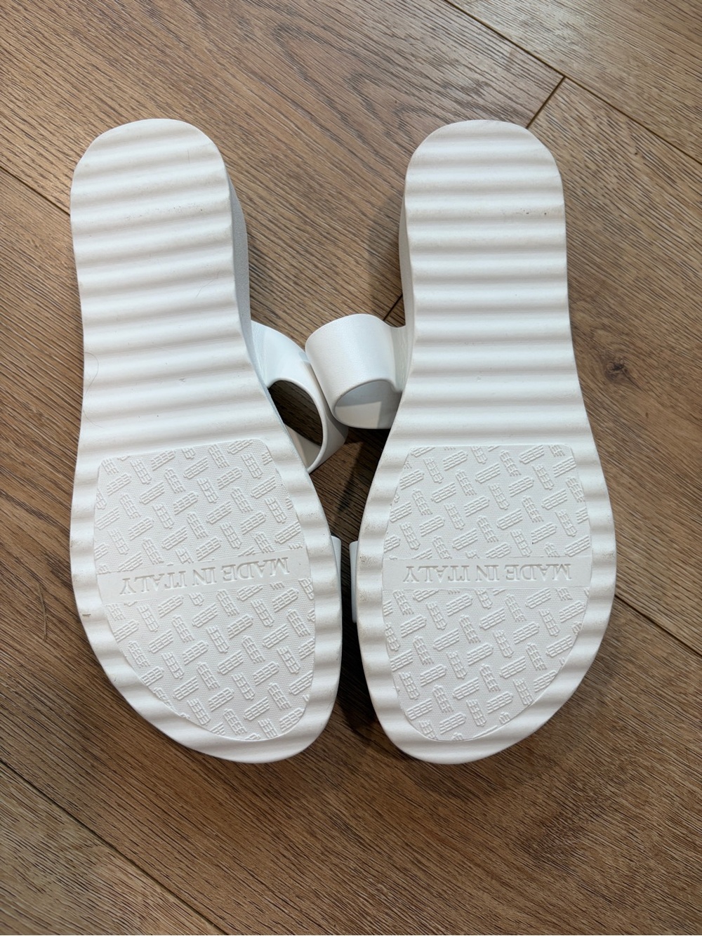 Italian Shoemakers White Platform Slide Sandals Gold Buckle Comfort Slides 6.5 - Picture 6 of 7
